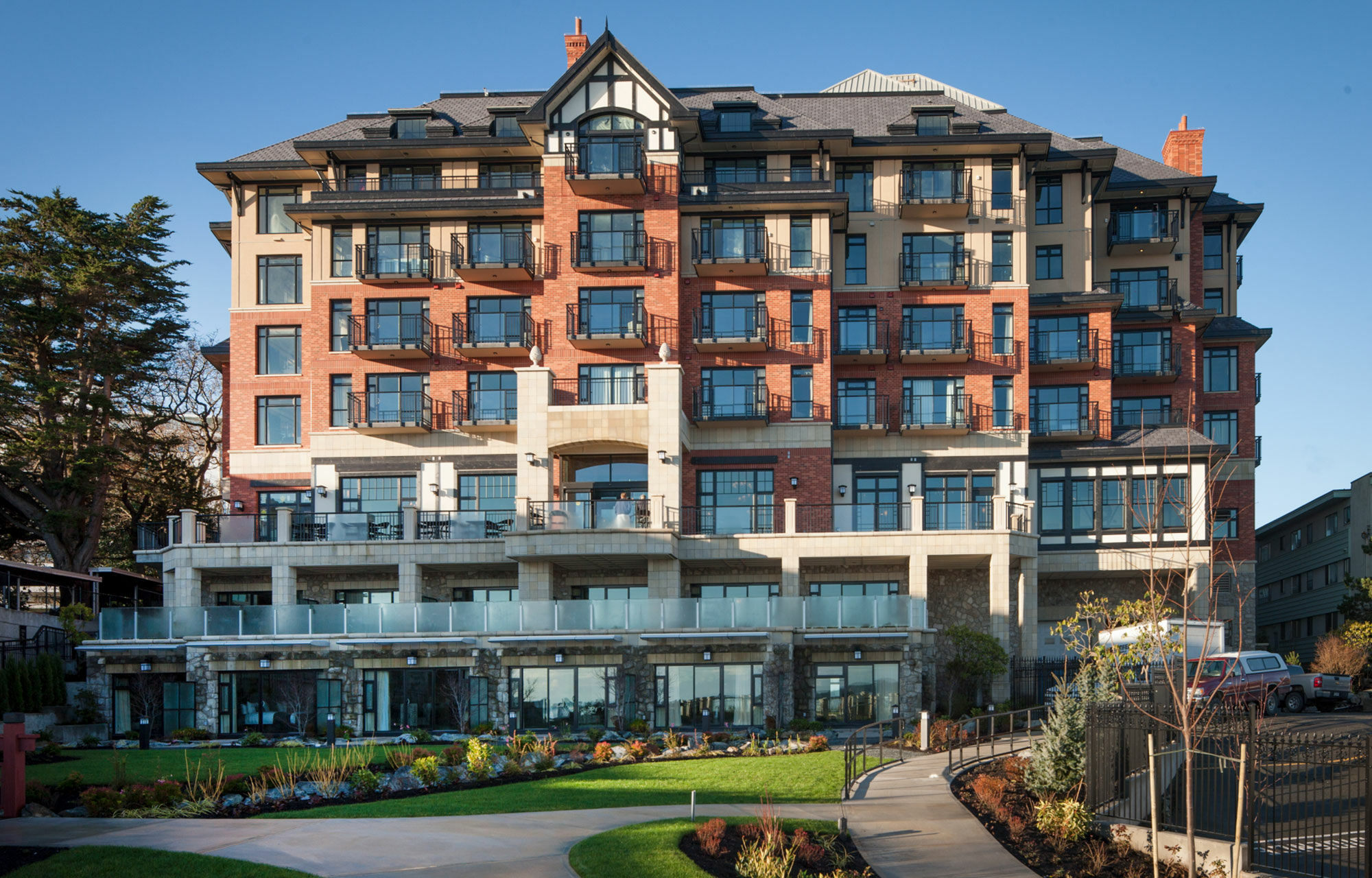 Oak Bay Beach Hotel